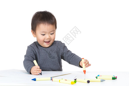 男婴用蜡笔画图片
