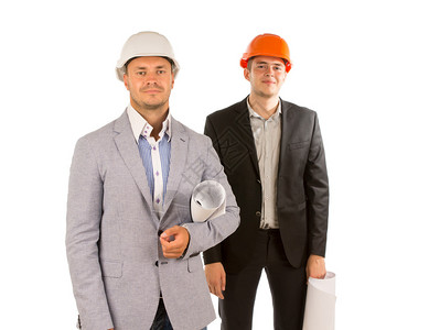 两个年轻男工程师在灰色和黑色衣服中微笑图片