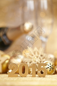 新年派对上的香槟酒杯图片