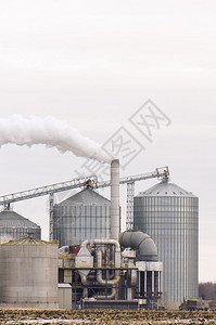 美国中西部的乙醇精炼厂图片