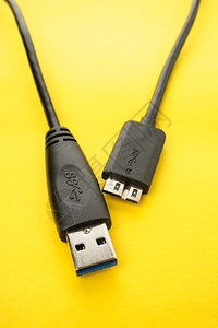 黄纸上的USB30连接高清图片