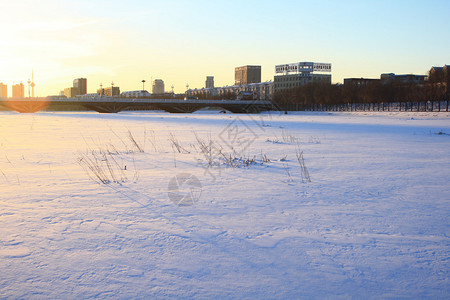 城市冬日落日图片