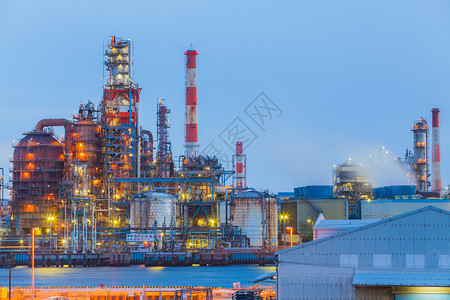 石化工厂或炼油厂背景图片