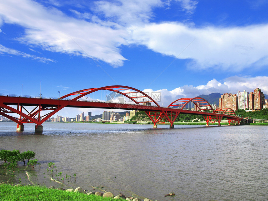 拱桥和河边图片