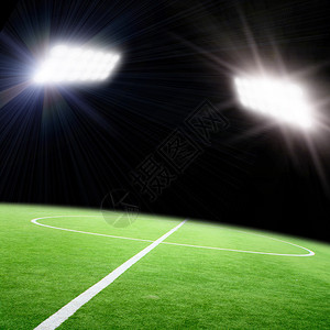 足球场和明亮的灯光图片