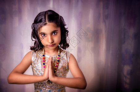 印度小女孩的肖像图片