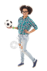 快乐的非洲女孩美国少女足球孤立在白种图片
