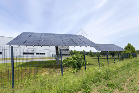 自然中的太阳能发电站图片