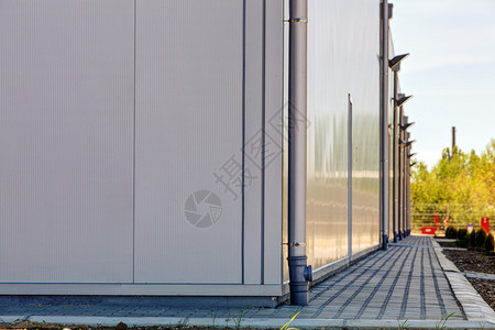 工业建筑用铝板制成的灰色立面细节图片