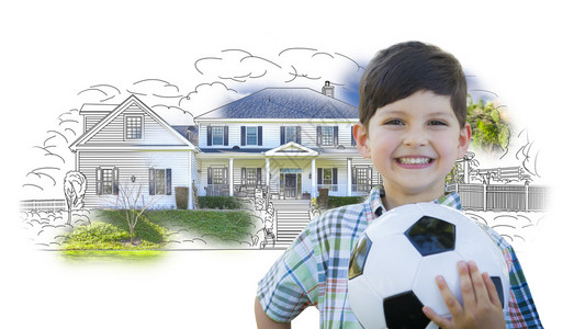 可爱的微笑年轻男孩持有足球在房子Slatter照片图片