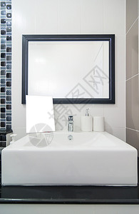 豪华住宅的室内浴室图片