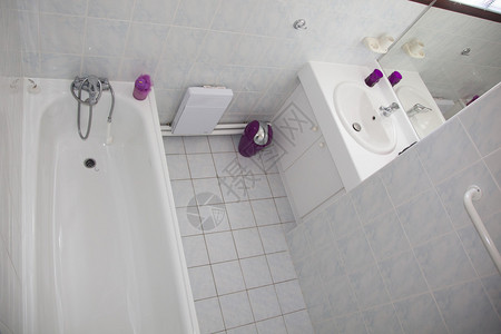 宽敞典雅的浴室景观图片