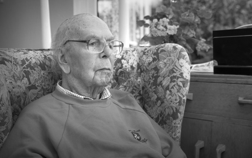 95岁内地英文男子肖像保健护图片