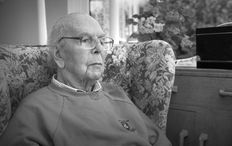 95岁内地英文男子肖像保健护图片