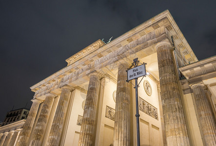 勃兰登堡门在晚上柏林图片