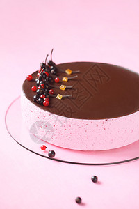 带有巧克力彩色巧克力蛋糕粉红色图片