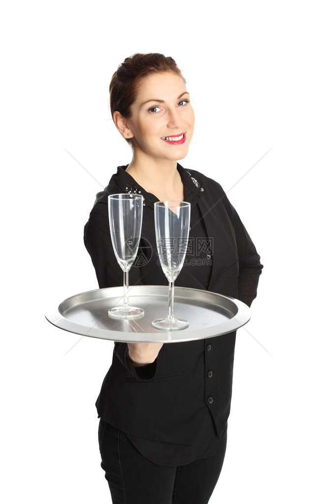 一个可爱的黑发侍者在托盘上端着两杯香槟图片
