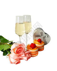 橙色蛋糕香槟杯粉红玫瑰和礼物图片