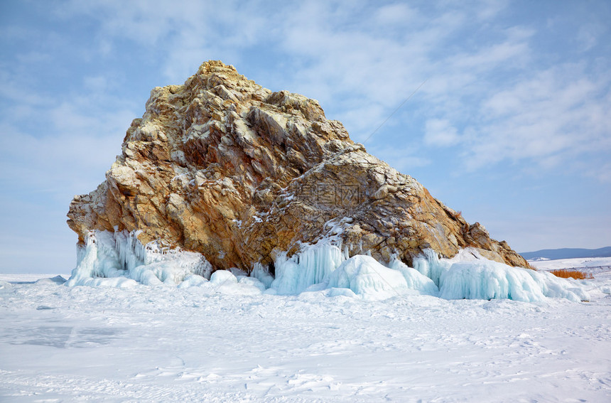 Baikal湖中的岛Edor别名Belenkiy和狮子头在图片