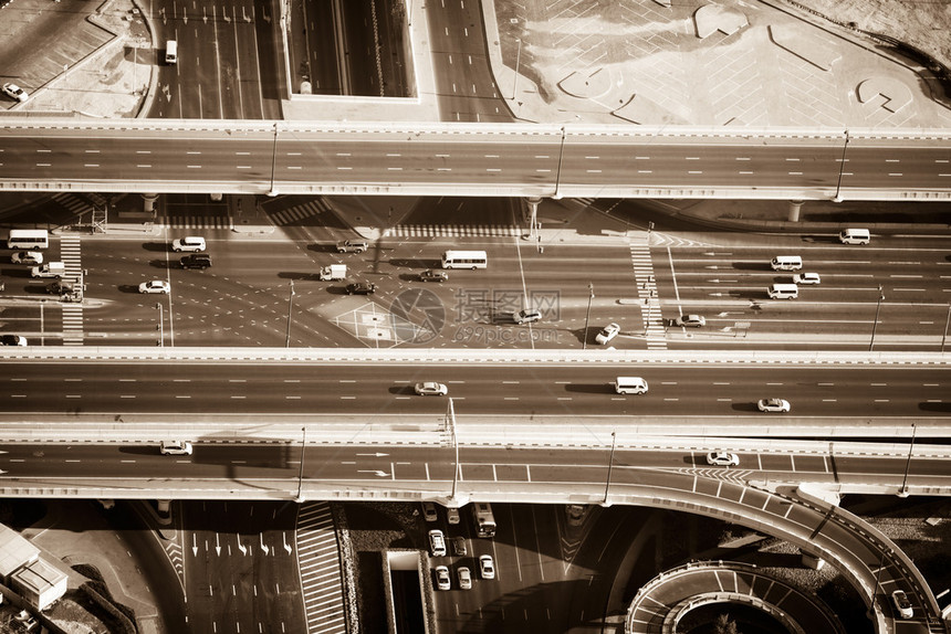 迪拜高速公路交汇的顶端视图阿联酋横向S图片