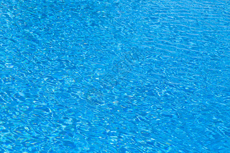 波海咸水蓝色在游泳池图片