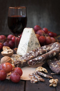 红酒奶酪和霉菌粉红色葡萄胡图片