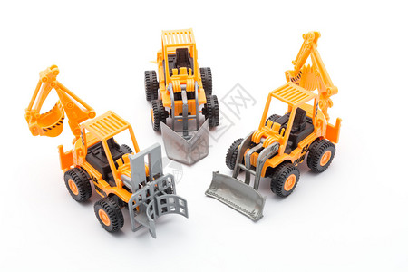 白色背景上的橙色拖拉机玩具建筑图片