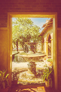 美丽的喷泉复古滤镜背景图片