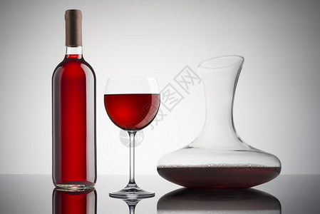 玻璃红葡萄酒图片