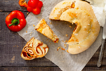 意大利番茄酱面包和辣椒红酒Lucan图片