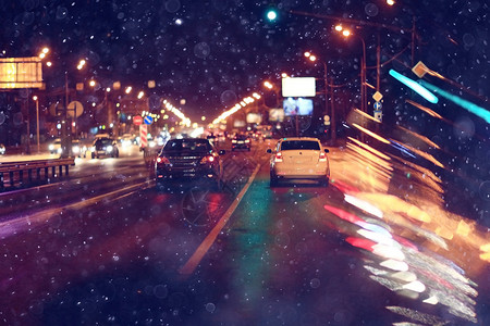 冬季路上的城市灯光背图片