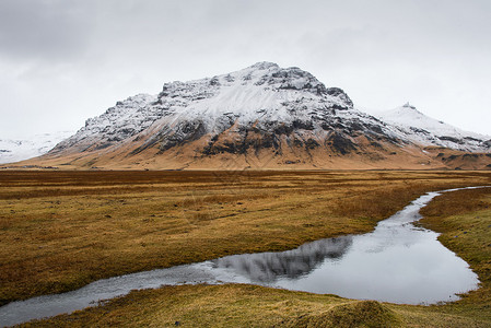 冰岛东南部典型的冰岛山地景观图片