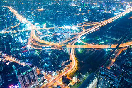 曼谷高速公路ROAutobahn夜间或黄昏图片
