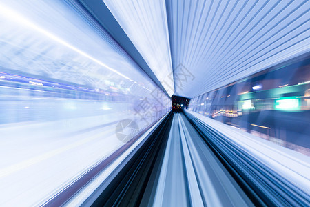 高速列车在东京隧道内快速移动图片