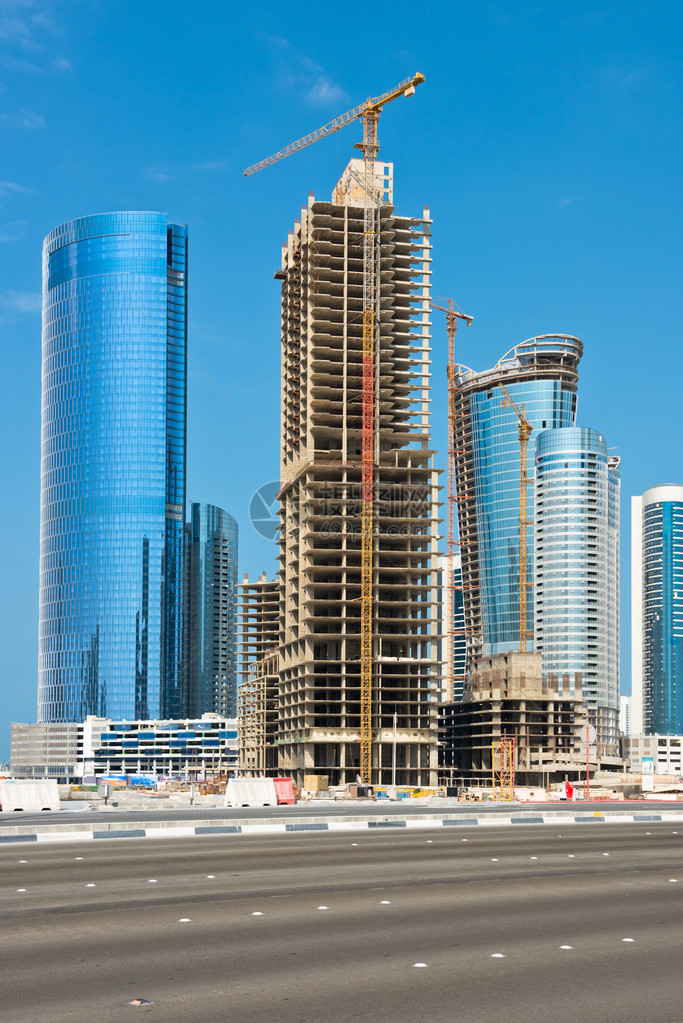 有摩天大楼建设的阿布扎比新区阿拉伯联合酋长国图片