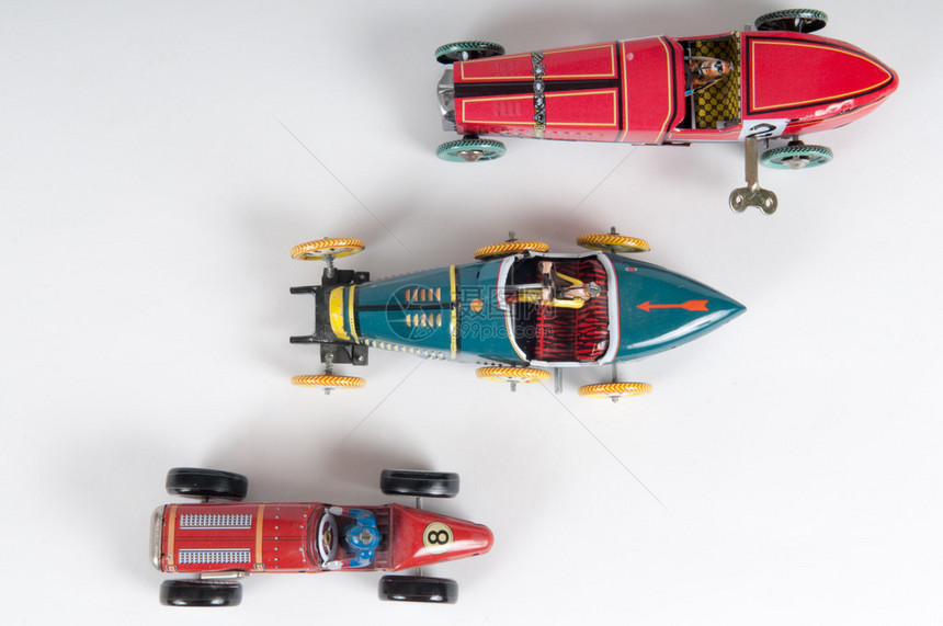 成功和成就概念老式玩具汽车图片