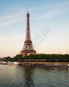 Eiffel铁塔晚图片