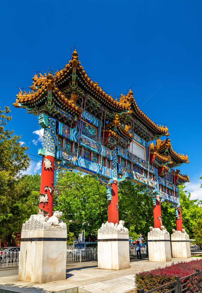 北京宫殿博物馆外金山公园的图片