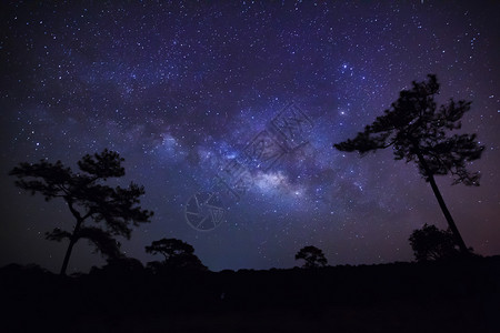 Phitsanulok泰国PhuHinRongKla公园的银河图片