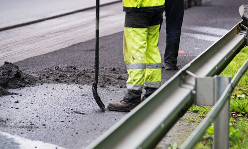 夏季公路工作道路更图片