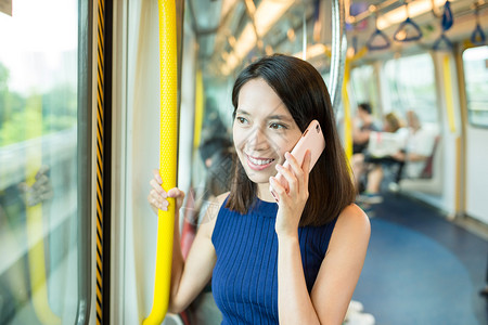 亚洲年轻女在香港的中期审查中图片