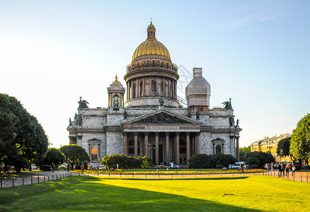 在圣彼得堡修复圣以撒大教堂图片