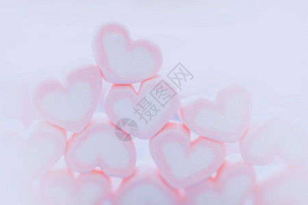 粉红心脏形状的棉花糖用于爱主题和情人节概念图片