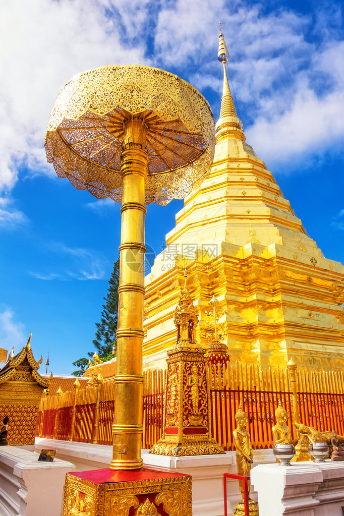 WatPhraThatDoiSuthep是泰国清迈最著名的寺庙泰国流图片