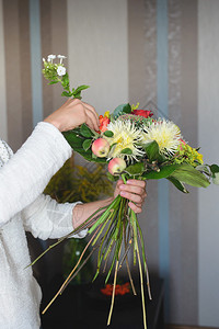 花女做一个节日花束图片