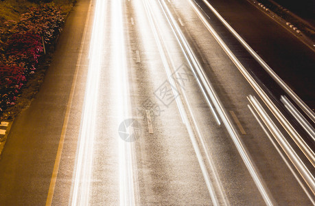 灯光模糊的轻型汽车抽象背景夜晚城市美丽的背图片