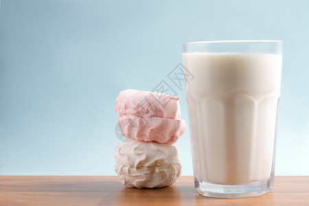 牛奶加棉花糖做甜点图片
