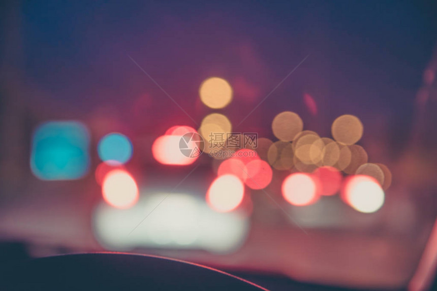 晚上开车的人为背景使用车时的画面模糊不清从内部拍照action图片