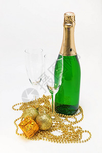 香槟眼镜和圣诞金装饰图片