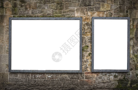 两个不同大小的空白广告牌有空间放置图片